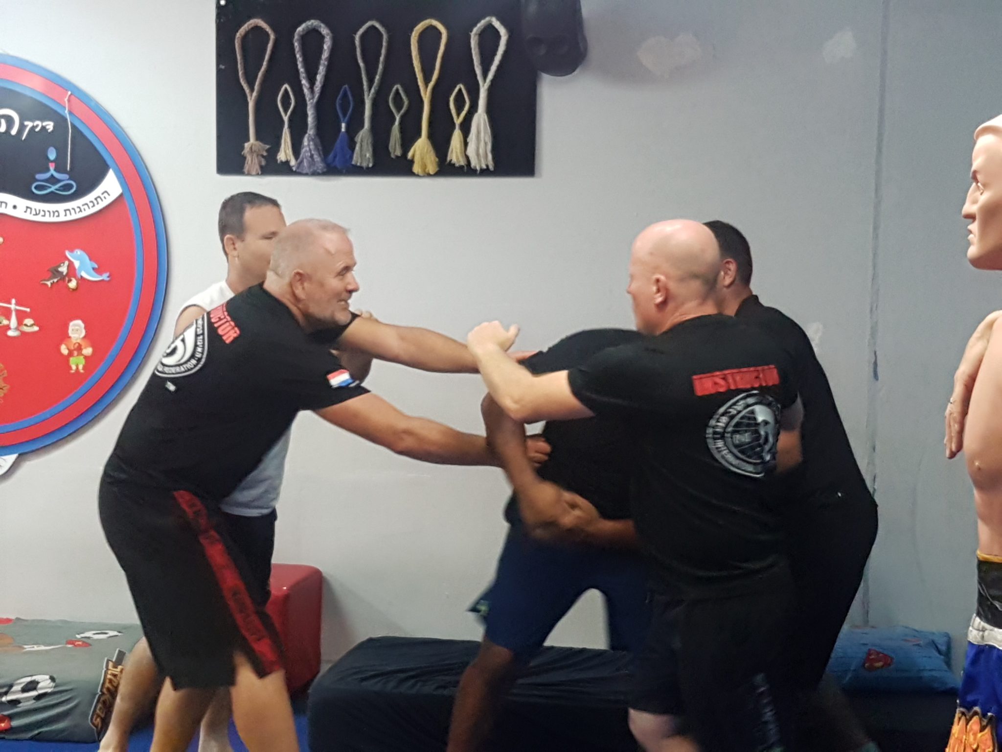 Krav Maga KRAVolution Krav Maga Institut Selbstverteidigung Training Krav Maga KRAVolution Krav Maga Institut Selbstverteidigung Training