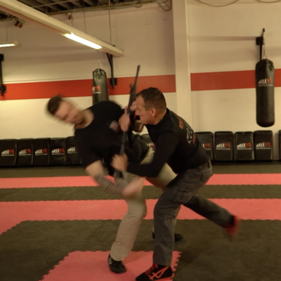 Schnelle Entwaffnung Militärisches Krav Maga