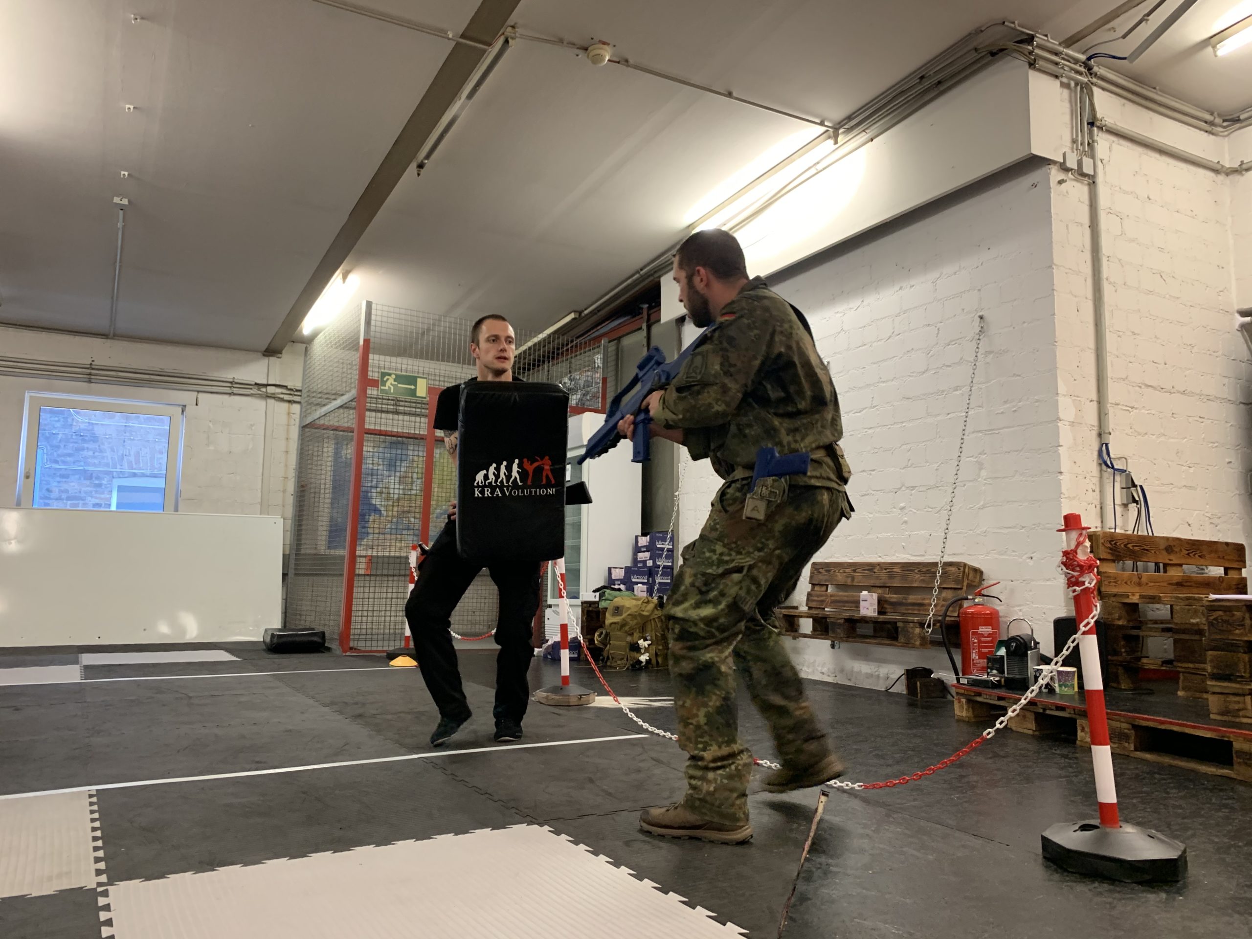 Foto 13.07.20, 16 03 11 (1) KRAVolution Krav Maga Military Instructors rifle