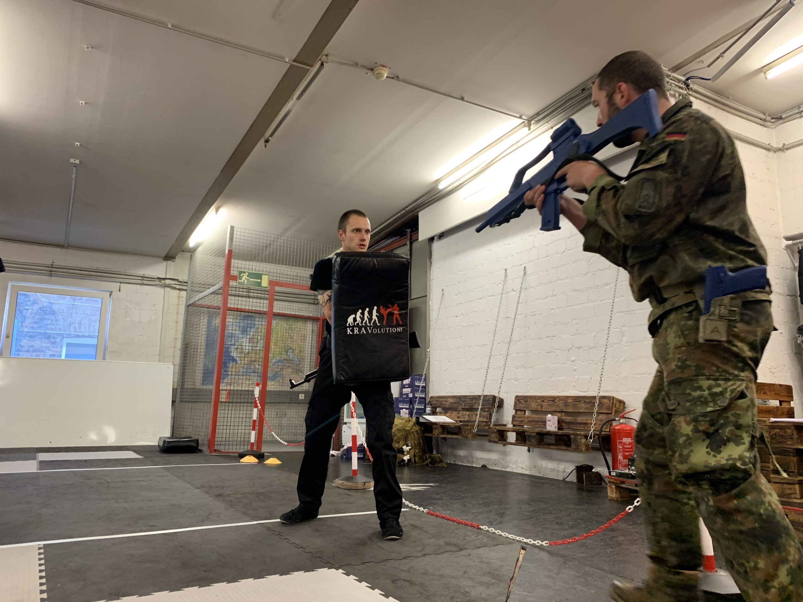 Foto 13.07.20, 16 03 16 KRAVolution Krav Maga Military Instructors disarm